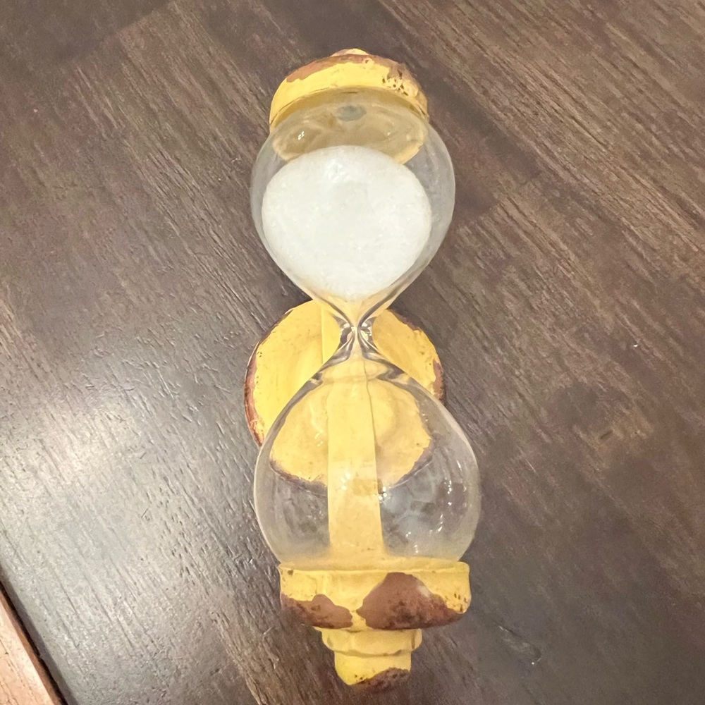 Distressed egg timer.  Very nice.
